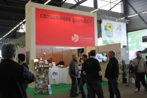 devant le stand du Conseil Général de La Gironde